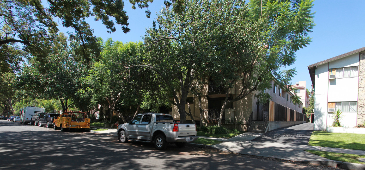 Windtree Brock Apt in Burbank, CA - Foto de edificio