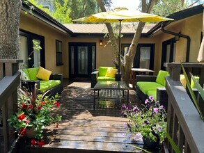 932 Old Topanga Canyon Rd in Topanga, CA - Building Photo - Building Photo