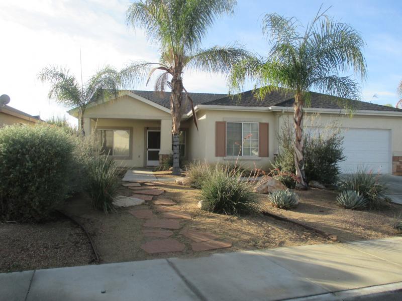 43563 Savannah Way in Hemet, CA - Building Photo