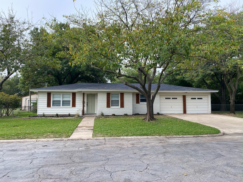 112 Savannah in Waxahachie, TX - Foto de edificio