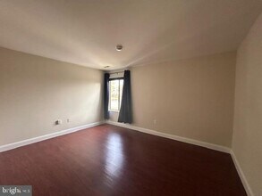 10596 Twin Rivers Rd in Columbia, MD - Foto de edificio - Building Photo