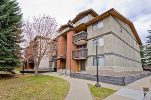 7301b 4a St SW in Calgary, AB - Building Photo