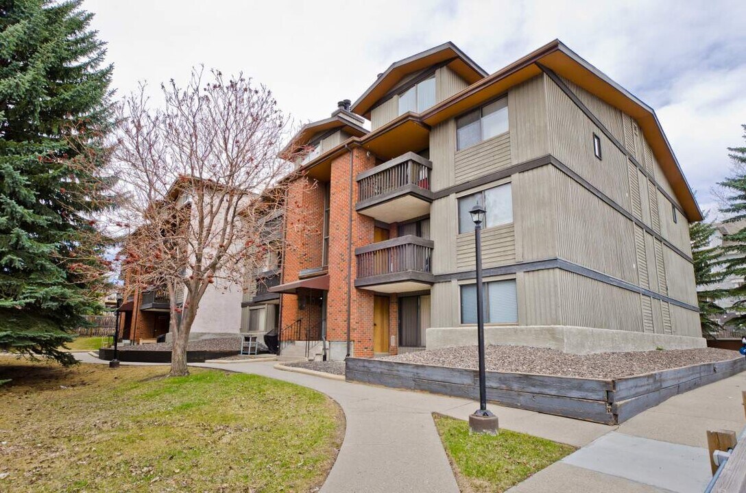 7301b 4a St SW in Calgary, AB - Building Photo