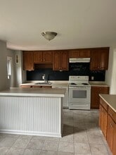 324 Dayton St in Phoenixville, PA - Foto de edificio - Building Photo