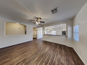 15355 W Port Au Prince Ln in Surprise, AZ - Foto de edificio - Building Photo