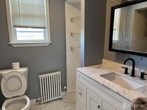 247 Washington Ave, Unit 2-F in Carteret, NJ - Building Photo - Building Photo