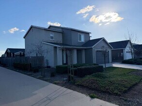 2494 Valdes Dr in Merced, CA - Building Photo - Building Photo