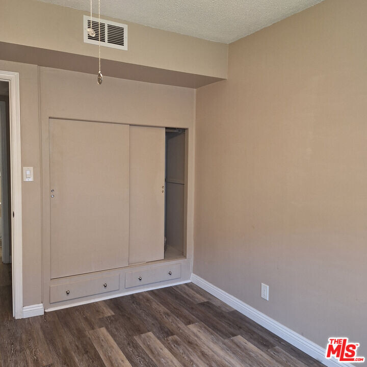 721 Larch St in Inglewood, CA - Building Photo