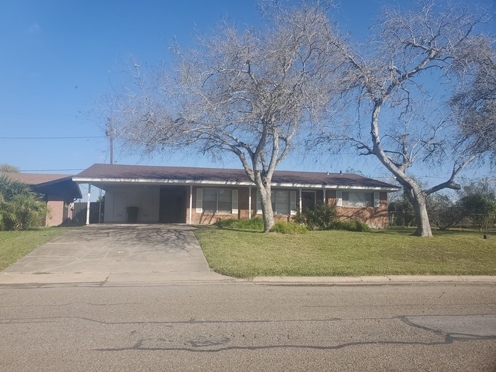 2417 N Parkwood Dr in Harlingen, TX - Building Photo