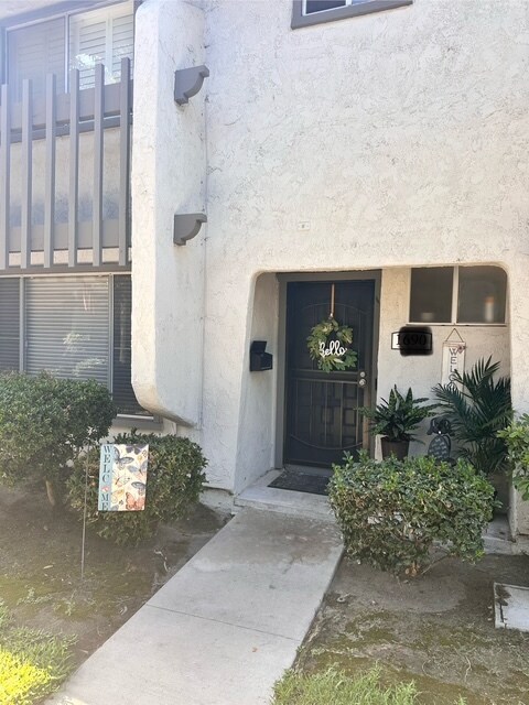 1690 W Recreo Plaza in Anaheim, CA - Building Photo