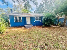 1813 7th St W in Bradenton, FL - Building Photo