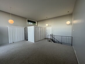 2660 Melendy Dr, Unit #1 in San Carlos, CA - Building Photo - Building Photo