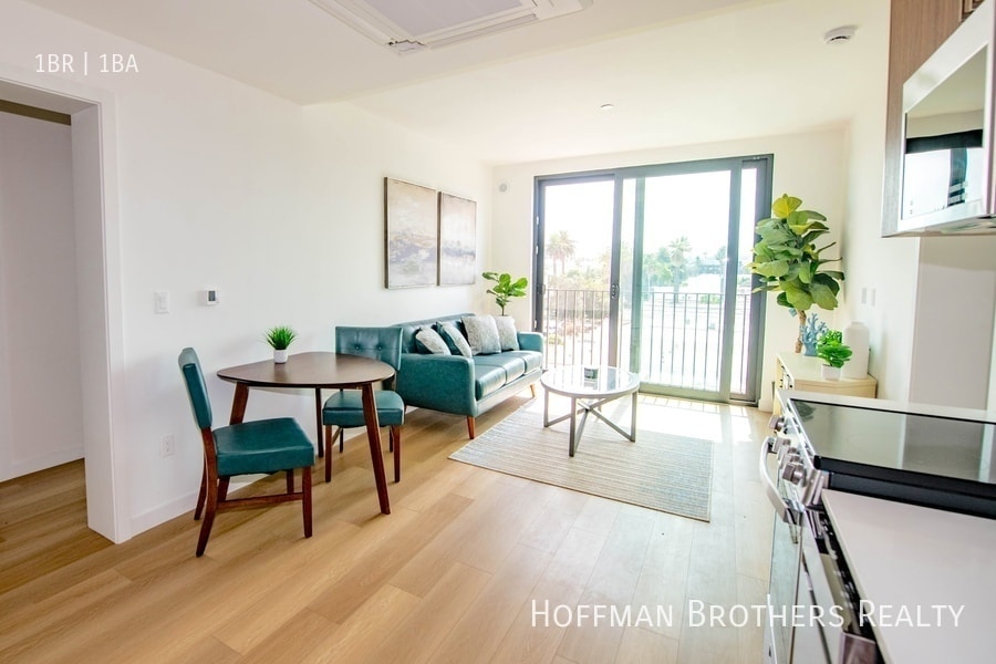 2853 West Blvd in Los Angeles, CA - Building Photo