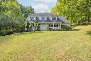 5 Sherwood Farms Ct in Stony Point, NY - Building Photo