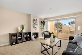 5707 Baltimore Dr in La Mesa, CA - Foto de edificio - Building Photo
