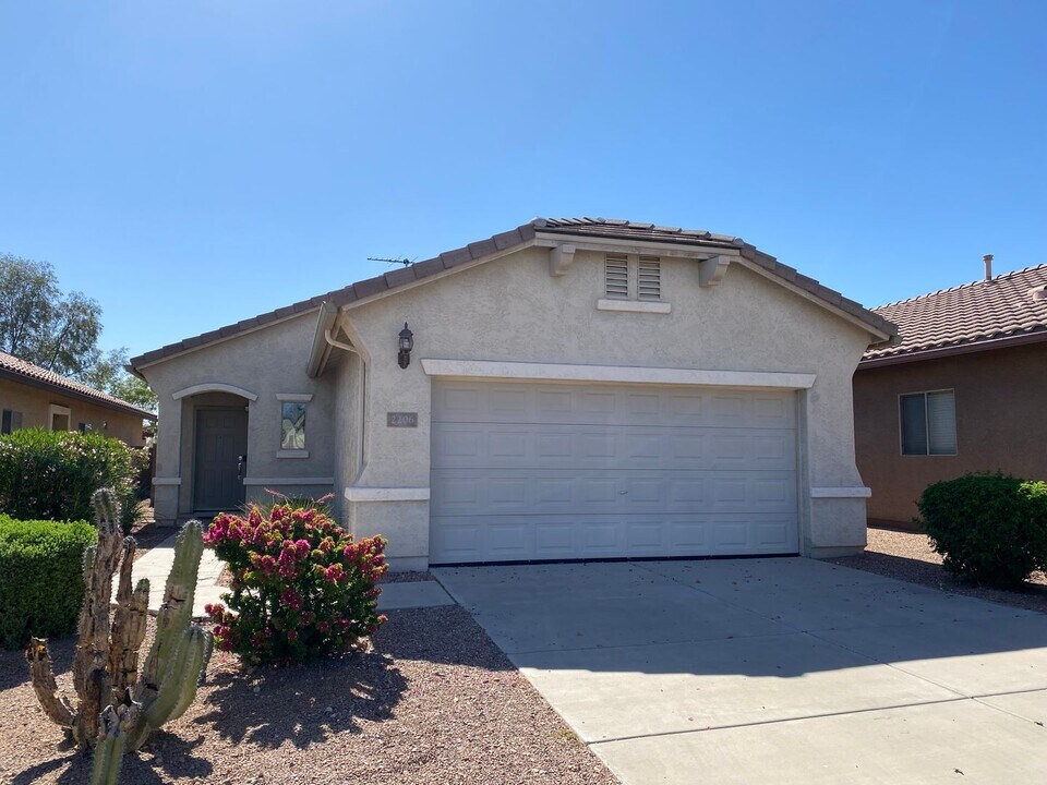 2206 N Hudson Dr in Florence, AZ - Building Photo