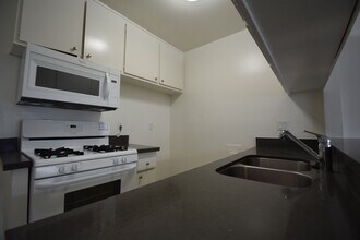 14142 Victory Blvd in Los Angeles, CA - Building Photo - Building Photo