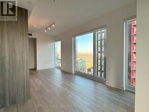 88 Queen St E in Toronto, ON - Building Photo - Building Photo