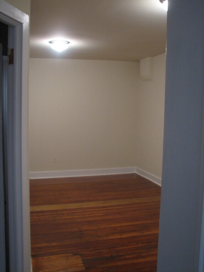 6 E King St in Shippensburg, PA - Foto de edificio - Building Photo