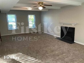 12 Hickory Knoll Ct in Greensboro, NC - Foto de edificio - Building Photo