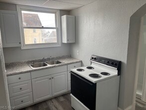 1103 Walnut Ave NE in Canton, OH - Building Photo - Building Photo