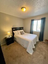 2133 Wedgewood Ct, Unit Bedroom #3 in Greeley, CO - Building Photo