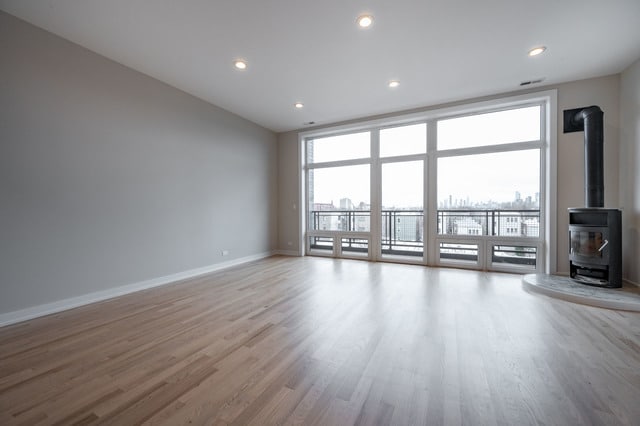 934 N California Ave, Unit 4n in Chicago, IL - Foto de edificio - Building Photo