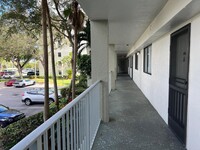 2240 N Cypress Bend Dr in Pompano Beach, FL - Building Photo - Building Photo