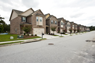 Open Fields Townhomes in Snellville, GA - Foto de edificio - Building Photo