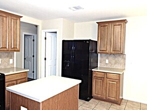 922 Magnolia Hl in San Antonio, TX - Building Photo - Building Photo