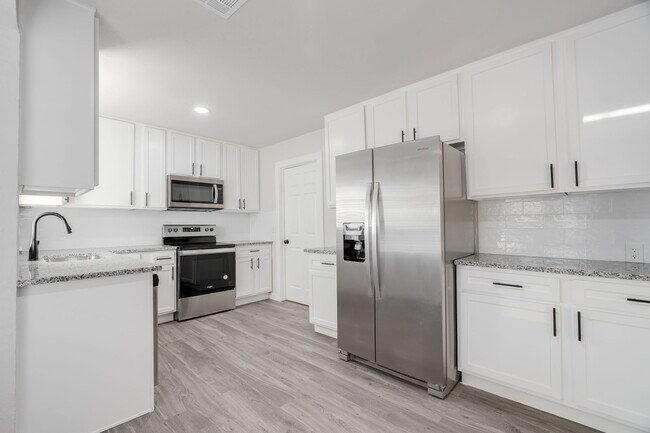 2704 NW 115th St in Oklahoma City, OK - Building Photo - Building Photo