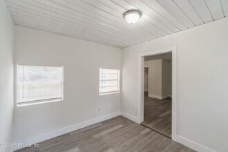 2970 W 15th St in Jacksonville, FL - Building Photo - Building Photo