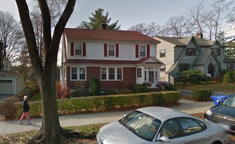 401 Paine Ct, Unit 1 in Chestnut Hill, MA - Building Photo
