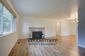 1342 Orchard Loop in Oak Harbor, WA - Building Photo - Building Photo