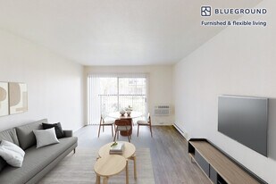 333 1st St in Seal Beach, CA - Building Photo