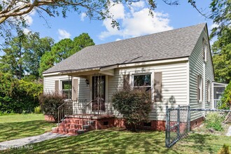 302 E 12th St in Washington, NC - Foto de edificio - Building Photo