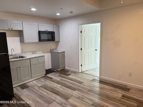 212 E 2nd St in Pass Christian, MS - Foto de edificio - Building Photo