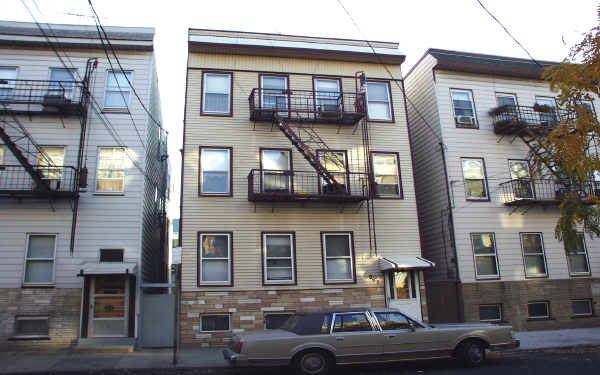 367 E Kinney St in Newark, NJ - Foto de edificio - Building Photo