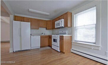 90 Pinckney Rd in Red Bank, NJ - Building Photo - Building Photo