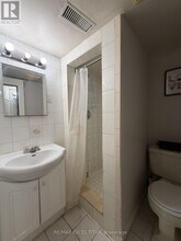251 Shawnee Cir in Toronto, ON - Building Photo - Building Photo