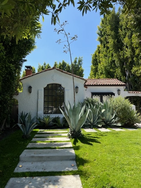 517 N Sweetzer Ave in West Hollywood, CA - Building Photo