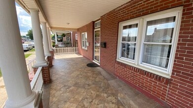 2223 Noble St, Unit 2223 Noble 1st Floor in West Lawn, PA - Foto de edificio - Building Photo