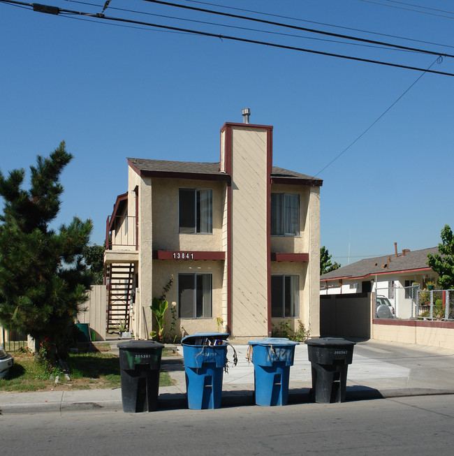 13841 La Pat Pl in Westminster, CA - Foto de edificio - Building Photo