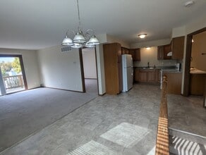 3351 S 113th St in West Allis, WI - Foto de edificio - Building Photo