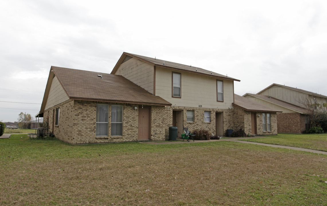 425 SW Thomas St in Burleson, TX - Building Photo