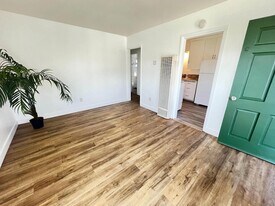 4064 Oakcrest Dr in San Diego, CA - Building Photo