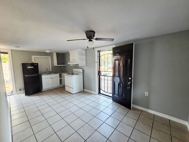 5403 Ave Q 1/2 in Galveston, TX - Building Photo - Building Photo