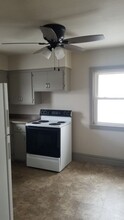 209 W Warren St in Roberts, WI - Building Photo - Building Photo