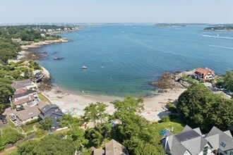 2 Cottage Ln, Unit 1 in Cape Elizabeth, ME - Foto de edificio - Building Photo