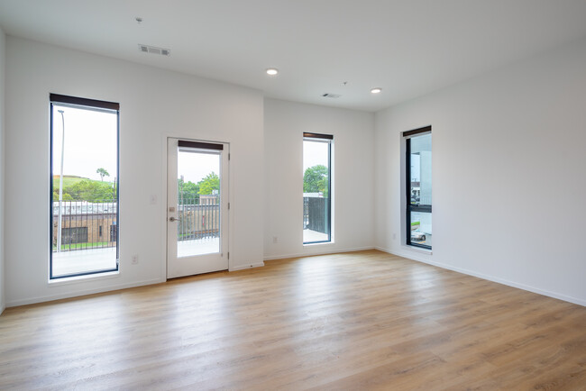 Luna Apartments in Nashville, TN - Building Photo - Interior Photo